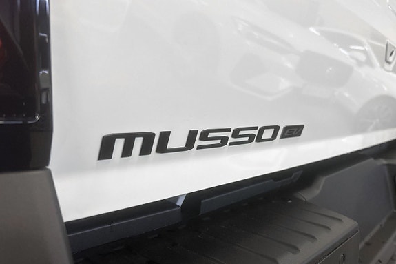 KGM Musso EV 11 of 17