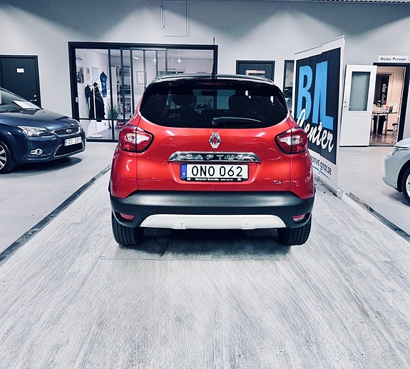 Renault Captur 3 of 4