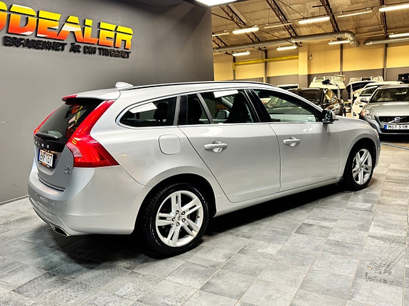 Volvo V60 2 of 10