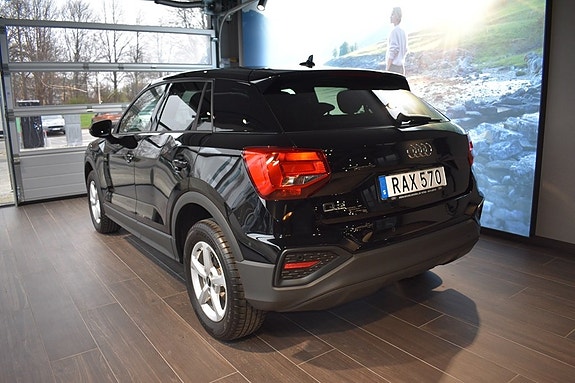 Audi Q2 2 of 5