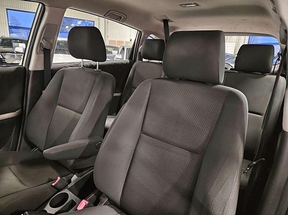 Toyota Corolla Verso 7 of 14