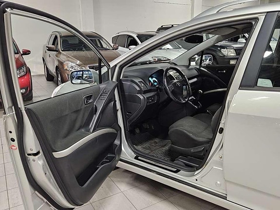 Toyota Corolla Verso 6 of 14