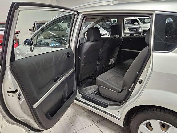 Toyota Corolla Verso 9 of 14