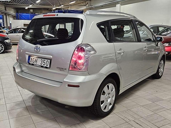 Toyota Corolla Verso 3 of 5