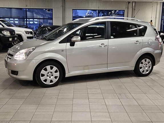 Toyota Corolla Verso 5 of 5