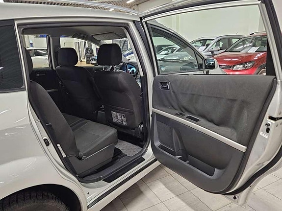Toyota Corolla Verso 12 of 14