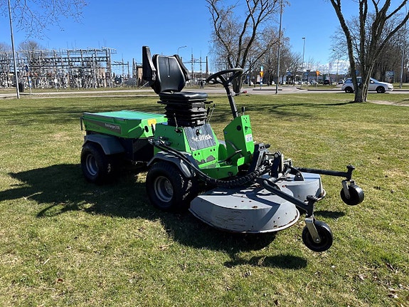 Begagnad Redskapsbärare Egholm 2150 med klippdäck