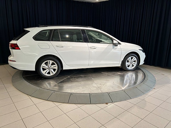 Volkswagen Golf VIII 8 of 25