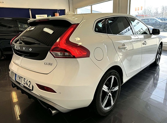 Volvo V40 4 of 22