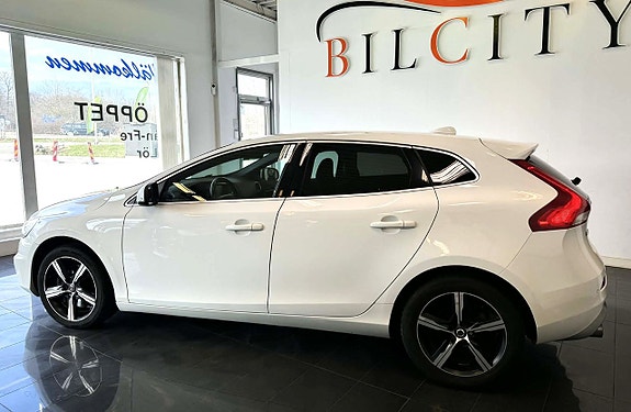 Volvo V40 6 of 22