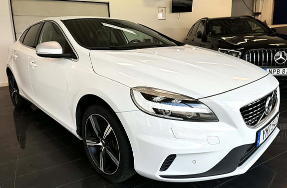 Volvo V40 2 of 22