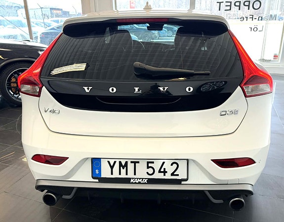 Volvo V40 8 of 22