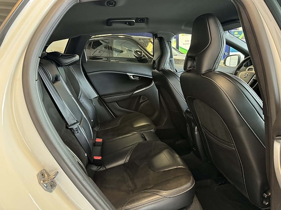 Volvo V40 14 of 22