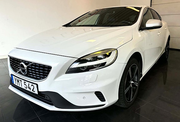 Volvo V40 3 of 22