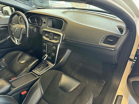 Volvo V40 12 of 22
