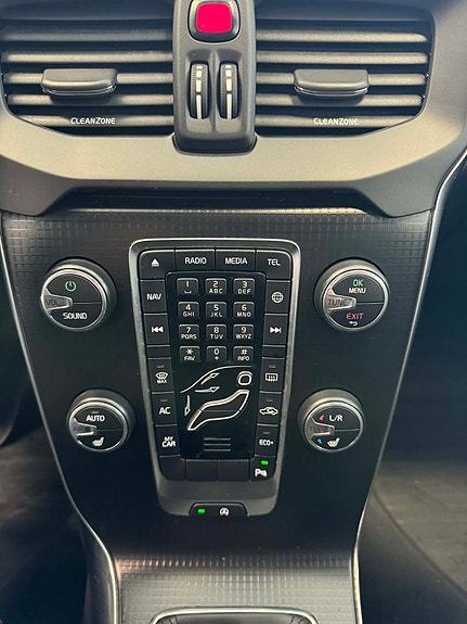 Volvo V40 19 of 22