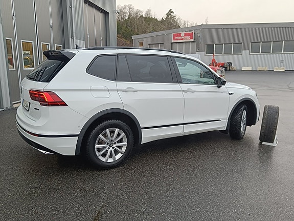 Volkswagen Tiguan Allspace 6 of 24