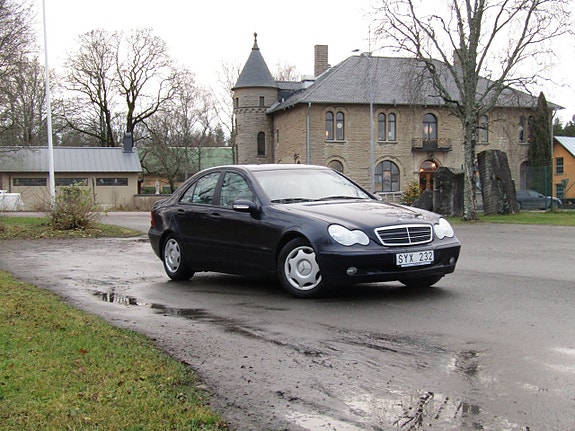 Mercedes-Benz C180