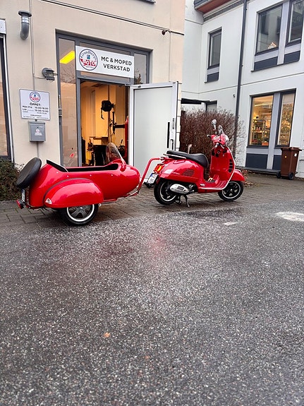 Piaggio Vespa GTS 300 med trailer