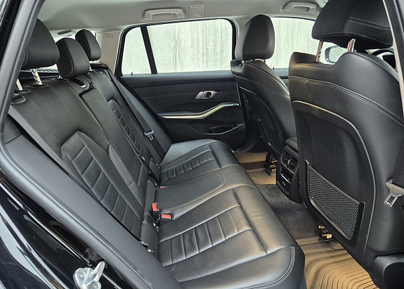 BMW 320d 8 of 11