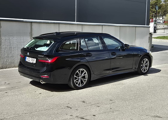 BMW 320d 3 of 5