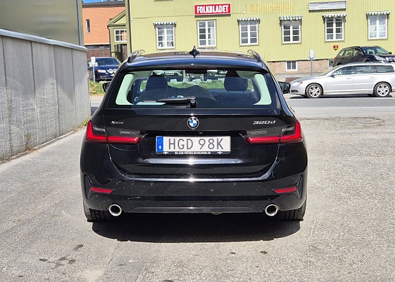 BMW 320d 4 of 5
