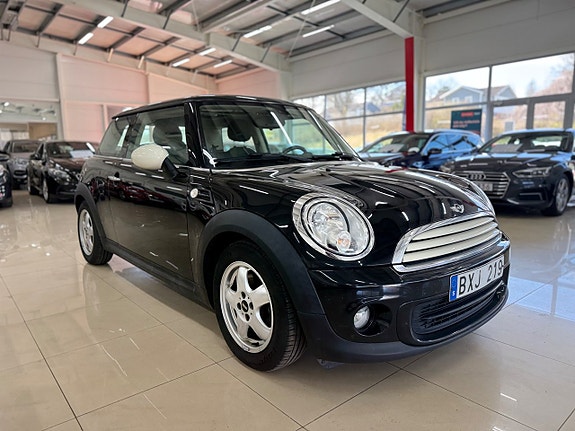 MINI One 3 of 5