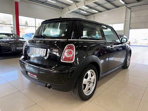 MINI One 4 of 5