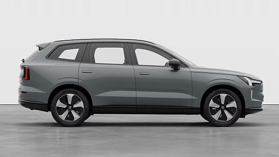 Volvo EX90 10 of 26
