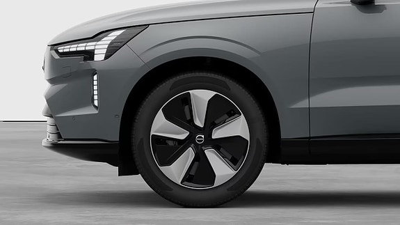 Volvo EX90 12 of 26