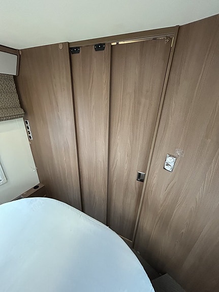 Bürstner Ixeo 736 Queenbed, ac bodel 11 of 21