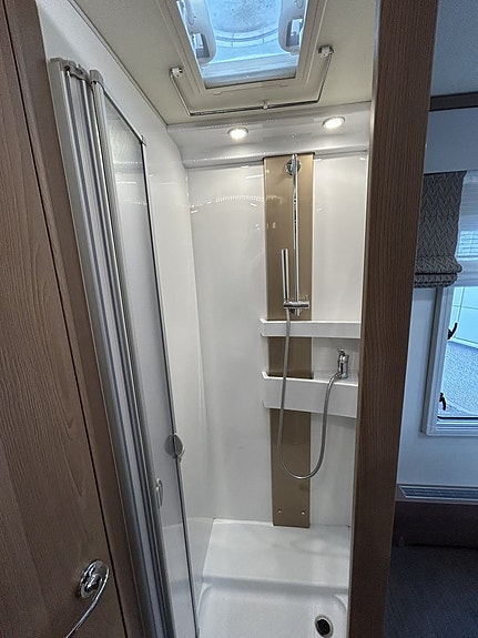Bürstner Ixeo 736 Queenbed, ac bodel 15 of 21