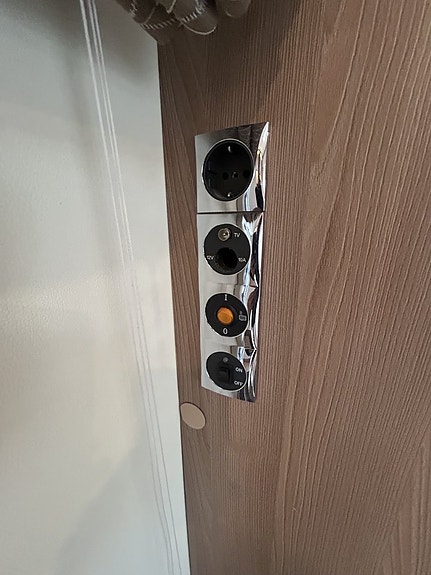 Bürstner Ixeo 736 Queenbed, ac bodel 12 of 21