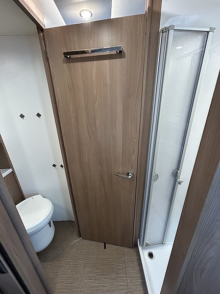 Bürstner Ixeo 736 Queenbed, ac bodel 16 of 21