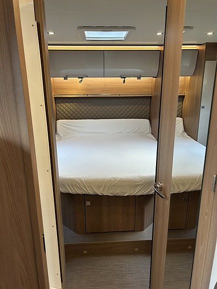 Bürstner Ixeo 736 Queenbed, ac bodel 7 of 21
