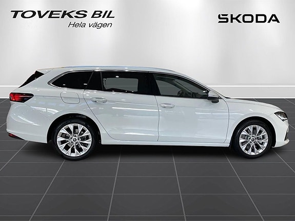 Skoda Superb 2 of 5