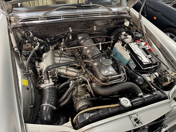 Mercedes-Benz 300 SEL 20 of 26