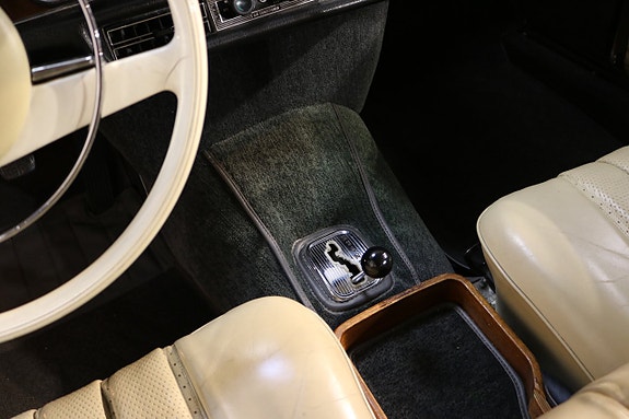 Mercedes-Benz 300 SEL 10 of 26