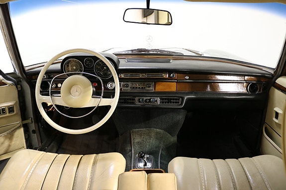 Mercedes-Benz 300 SEL 11 of 26