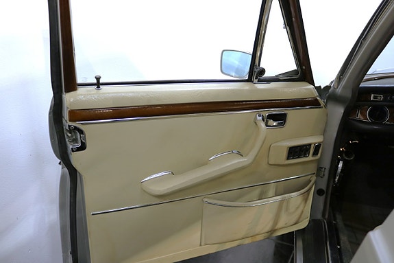 Mercedes-Benz 300 SEL 8 of 26