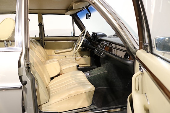 Mercedes-Benz 300 SEL 12 of 26