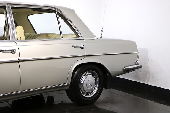 Mercedes-Benz 300 SEL 24 of 26