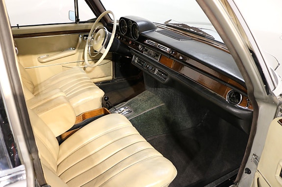 Mercedes-Benz 300 SEL 13 of 26