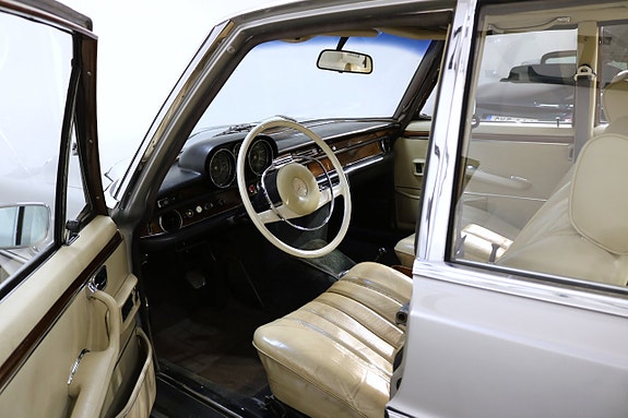 Mercedes-Benz 300 SEL 7 of 26