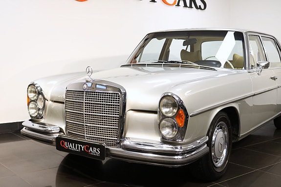 Mercedes-Benz 300 SEL 21 of 26