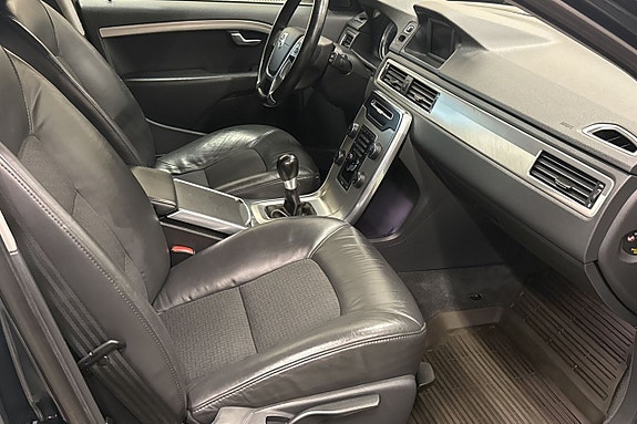 Volvo V70 7 of 9