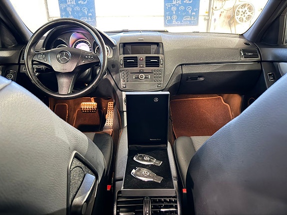 Mercedes-Benz C250 9 of 15