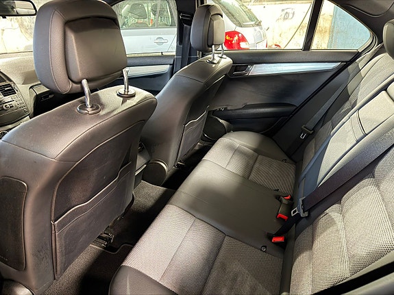 Mercedes-Benz C250 11 of 15