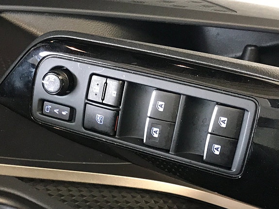 Toyota C-HR 17 of 21
