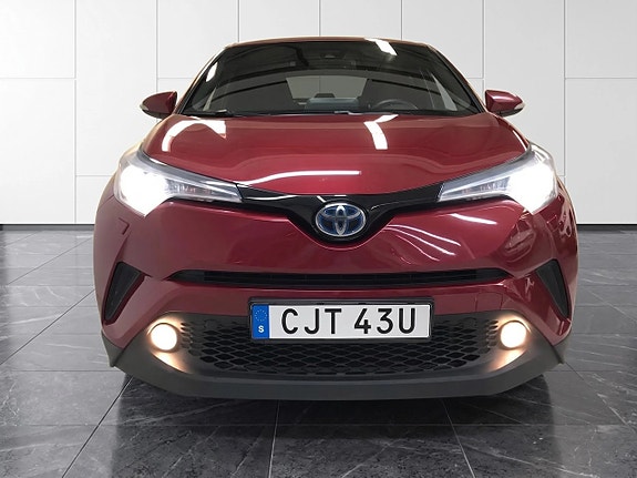 Toyota C-HR 2 of 21